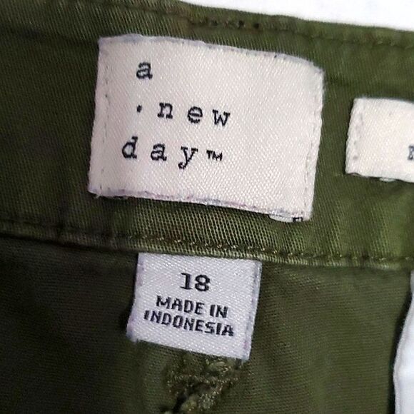 A New Day Camo Green Casual Summer High Waist Chino Shorts Size 18 - Picture 7 of 10